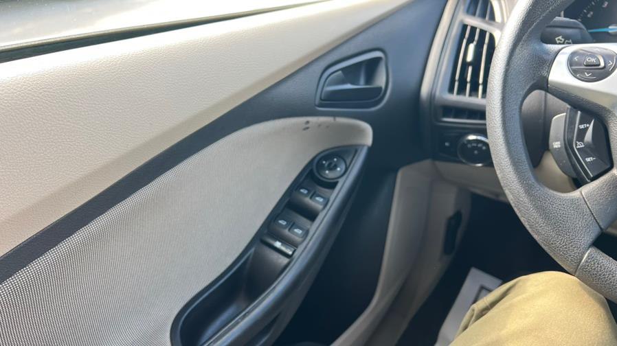 2012 Ford Focus SE - Photo 24