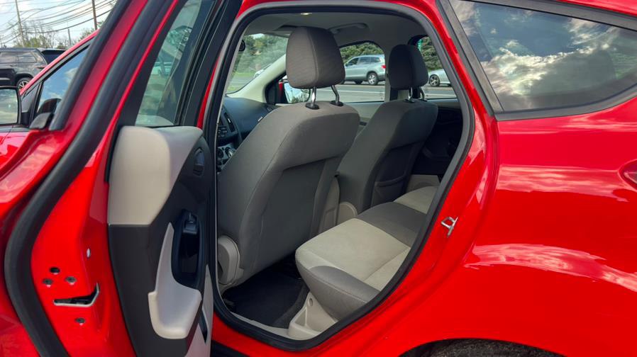 2012 Ford Focus SE - Photo 15