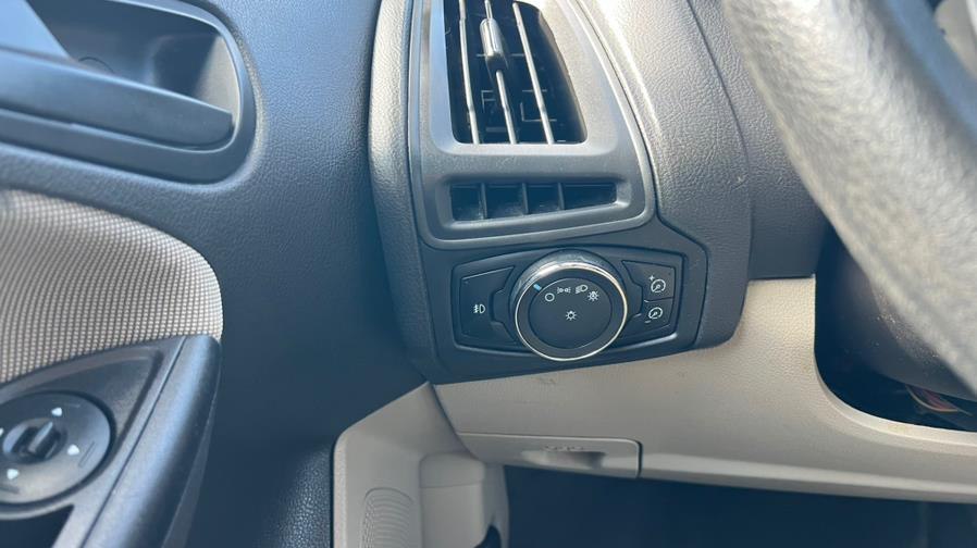 2012 Ford Focus SE - Photo 23