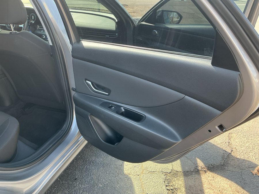 2023 Hyundai Elantra SEL - Photo 20