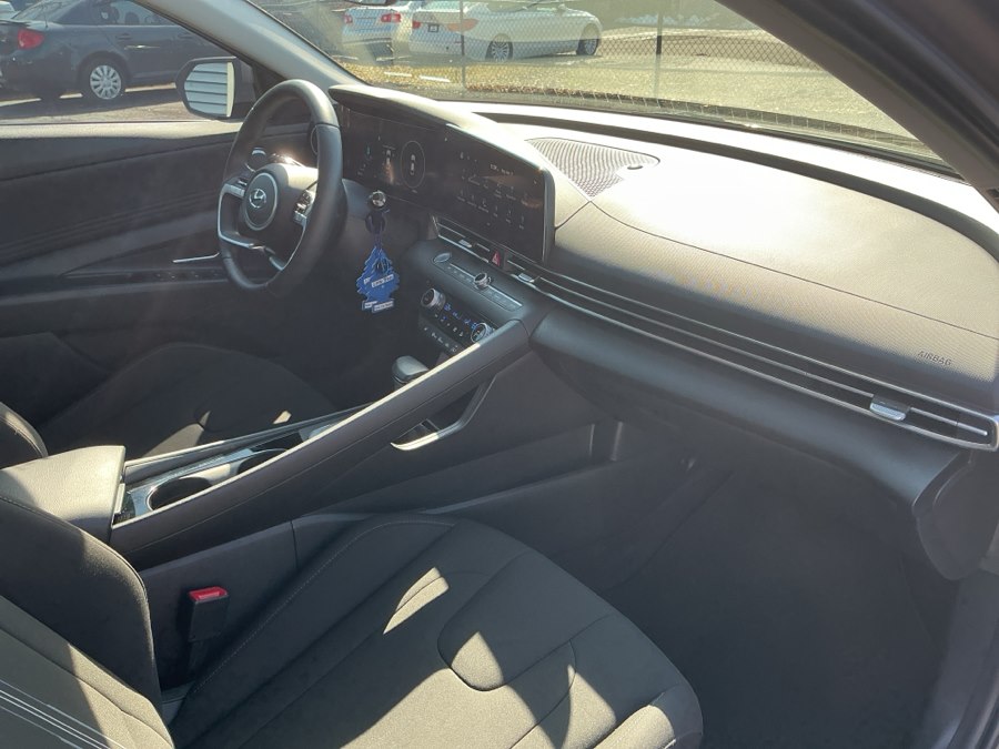 2023 Hyundai Elantra SEL - Photo 18