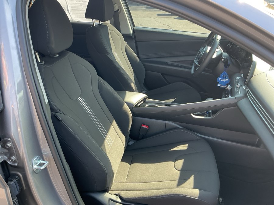 2023 Hyundai Elantra SEL - Photo 16