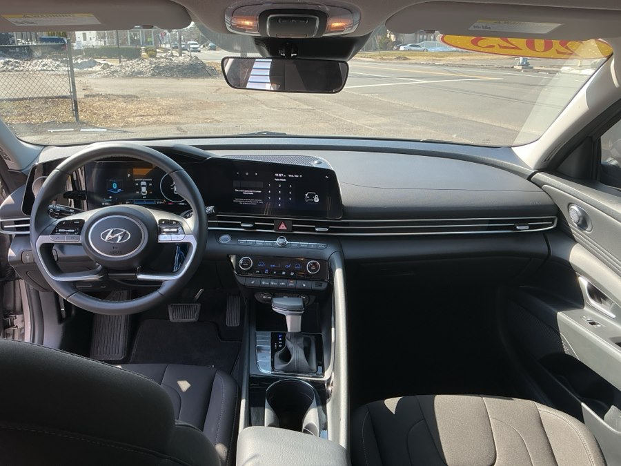 2023 Hyundai Elantra SEL - Photo 17