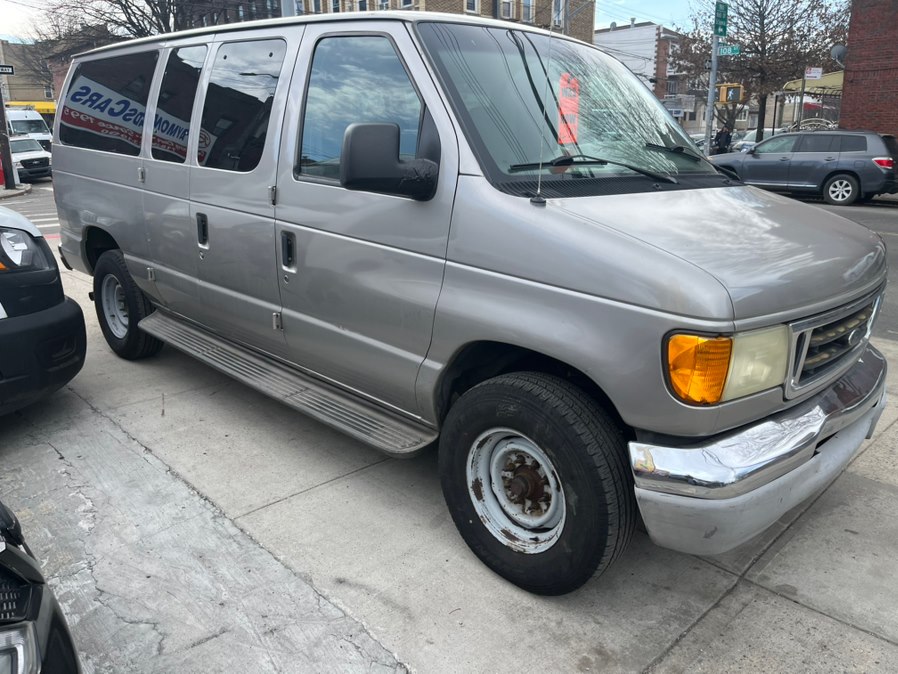 2003 Ford E-Series E-350 Super Duty XLT Passenger Van