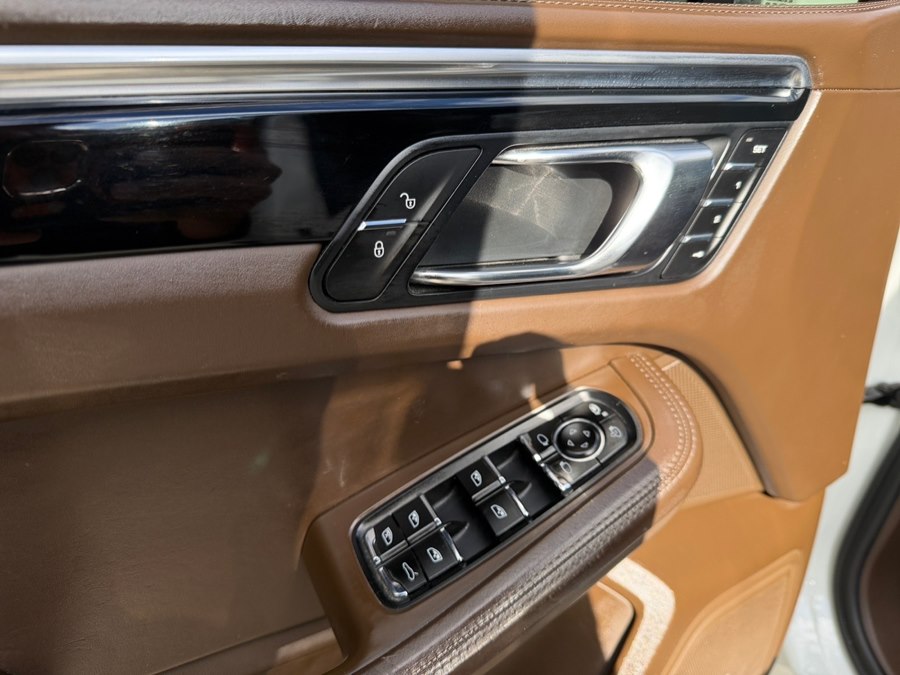 2016 Porsche Macan S - Photo 14