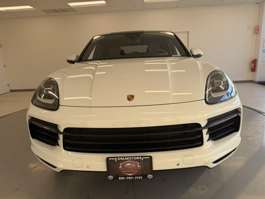 2023 Porsche Cayenne Platinum Edition's photo