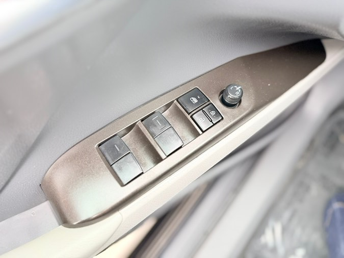 2023 Toyota Camry SE - Photo 30