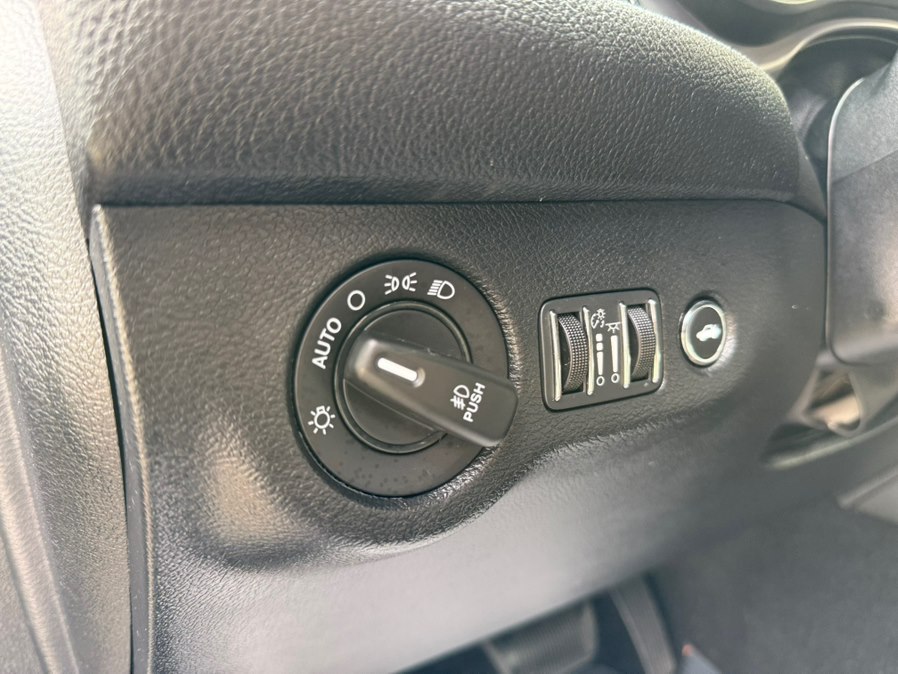 2019 Dodge Challenger SXT - Photo 15