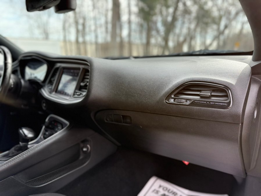 2019 Dodge Challenger SXT - Photo 13