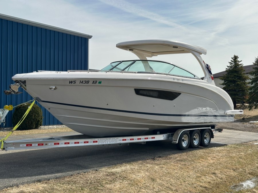 Used 2021 Regal 3300 in Darien, Wisconsin | Geneva Motor Cars. Darien, Wisconsin