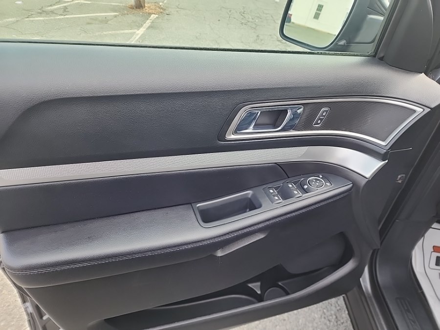 2017 Ford Explorer XLT - Photo 8