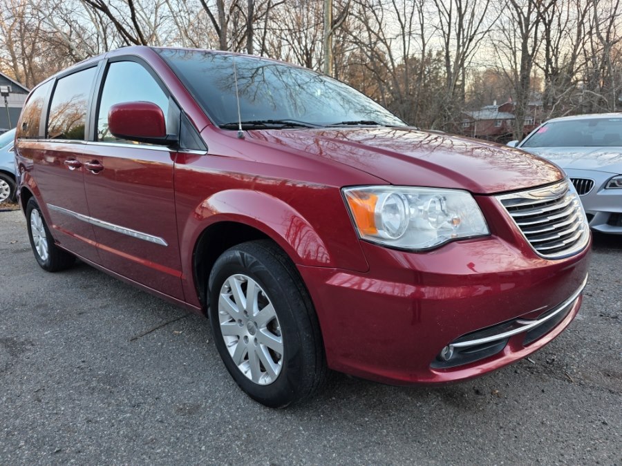 2016 Chrysler Town & Country Touring's photo