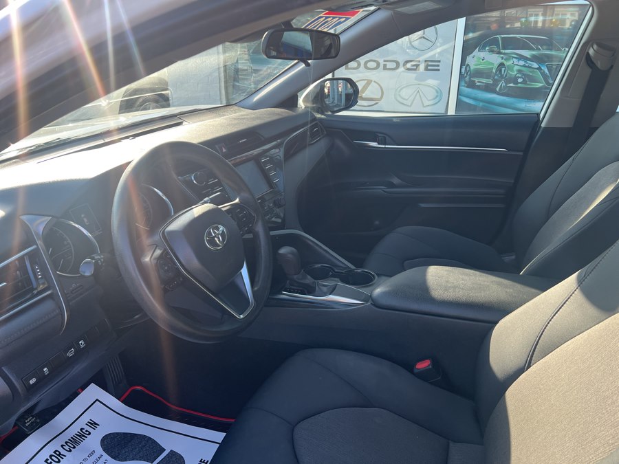 2020 Toyota Camry LE - Photo 10