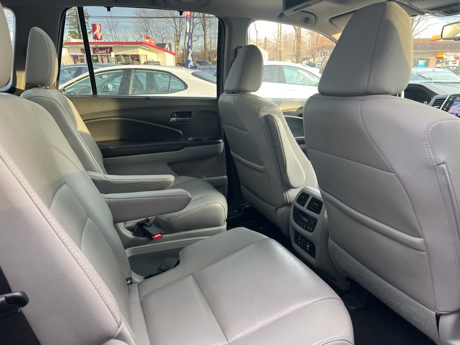 2020 Toyota Camry LE - Photo 46