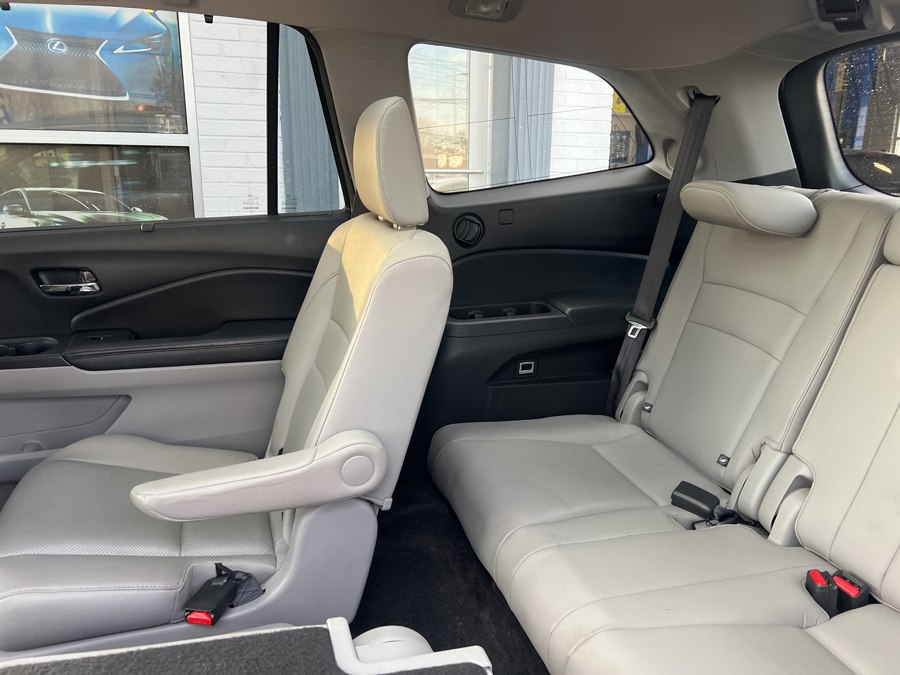 2020 Toyota Camry LE - Photo 42