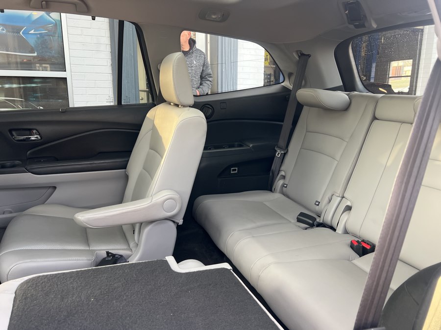 2020 Toyota Camry LE - Photo 41
