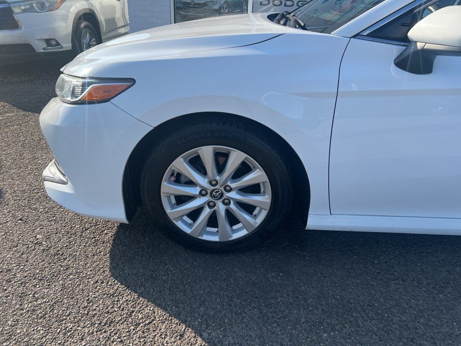 2020 Toyota Camry LE - Photo 22