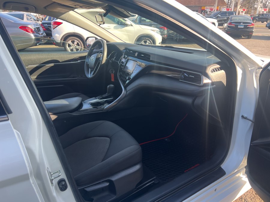 2020 Toyota Camry LE - Photo 19