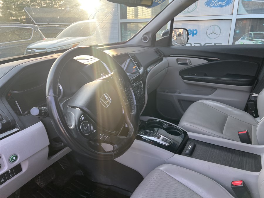 2020 Toyota Camry LE - Photo 34