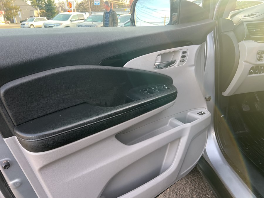 2020 Toyota Camry LE - Photo 32