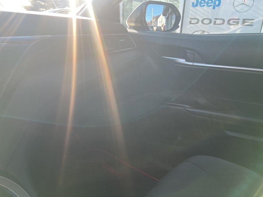 2020 Toyota Camry LE - Photo 15