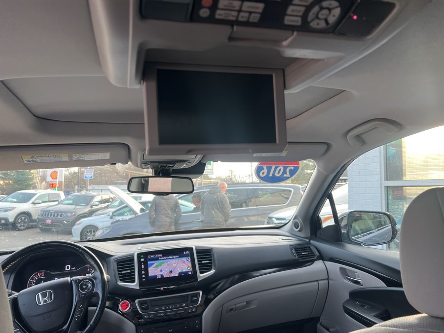 2020 Toyota Camry LE - Photo 43