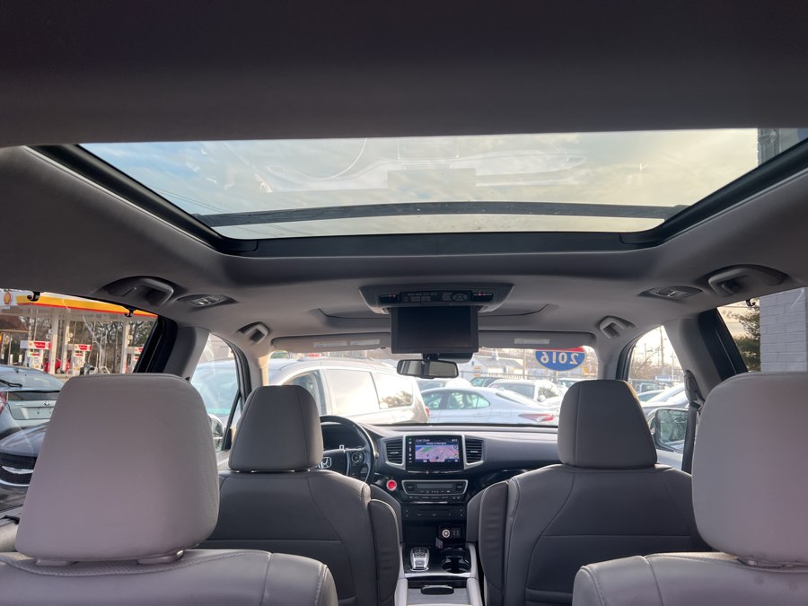 2020 Toyota Camry LE - Photo 44