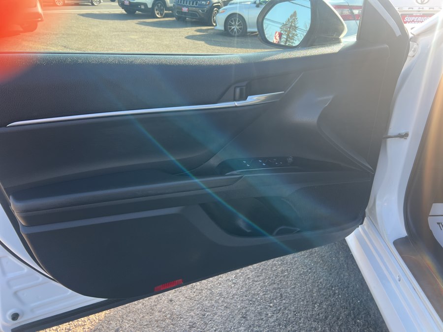2020 Toyota Camry LE - Photo 8