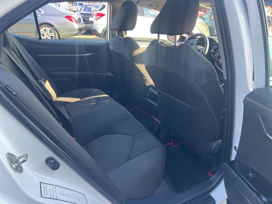 2020 Toyota Camry LE - Photo 20