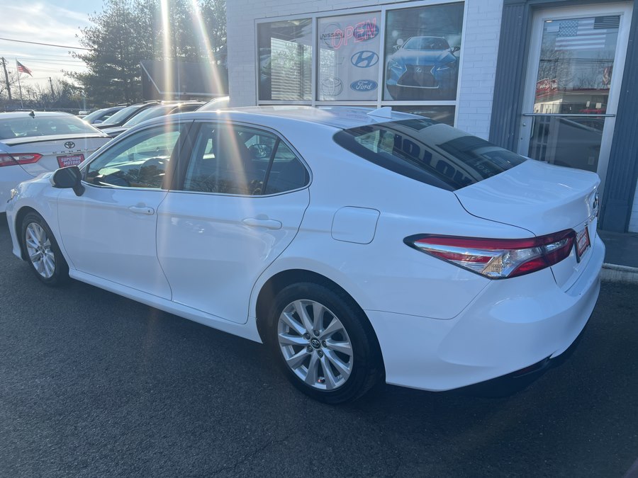 2020 Toyota Camry LE - Photo 7
