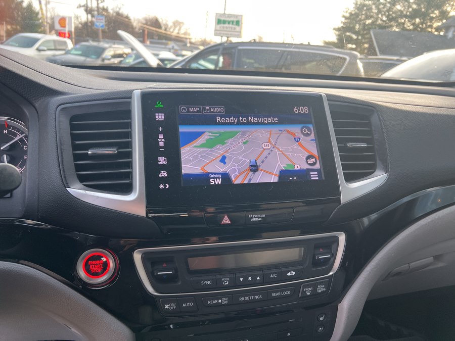2020 Toyota Camry LE - Photo 37