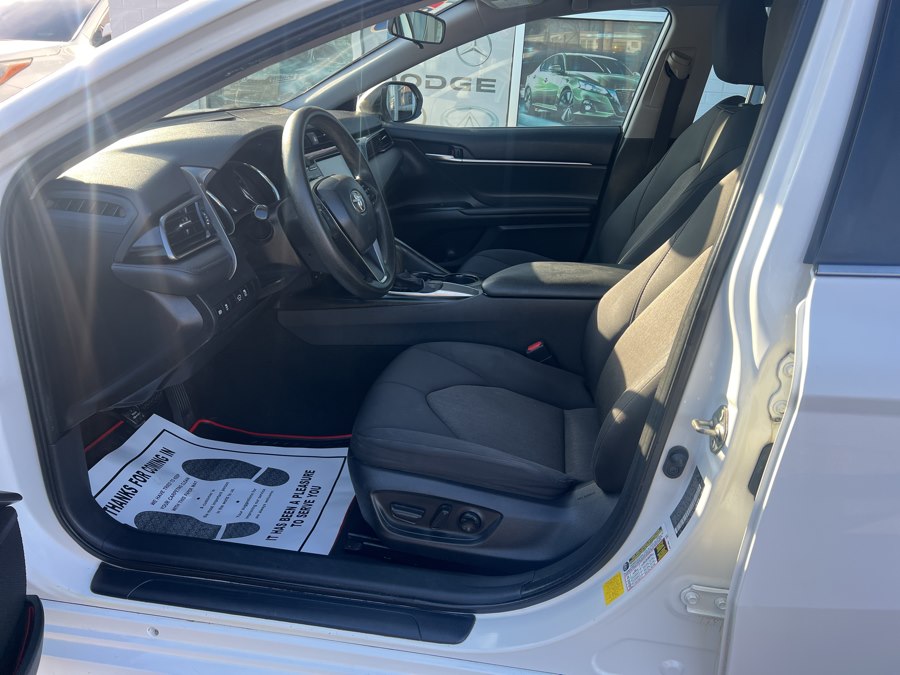 2020 Toyota Camry LE - Photo 9
