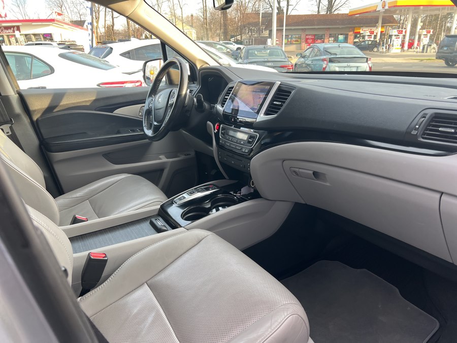 2020 Toyota Camry LE - Photo 45