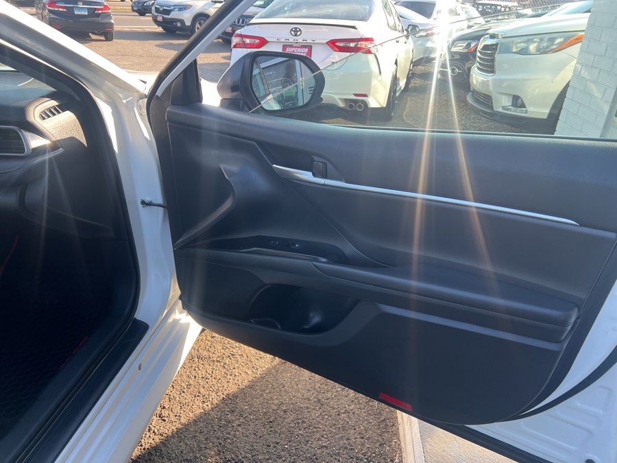 2020 Toyota Camry LE - Photo 18