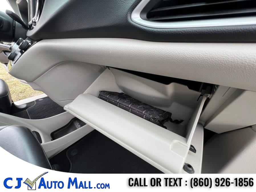 2020 Chrysler Voyager LXI - Photo 35