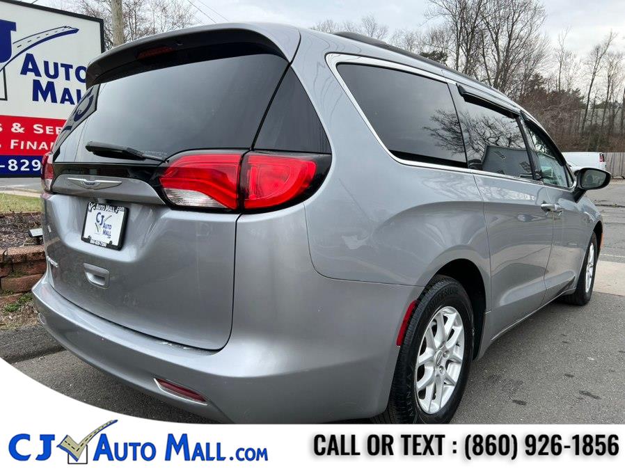2020 Chrysler Voyager LXI - Photo 6
