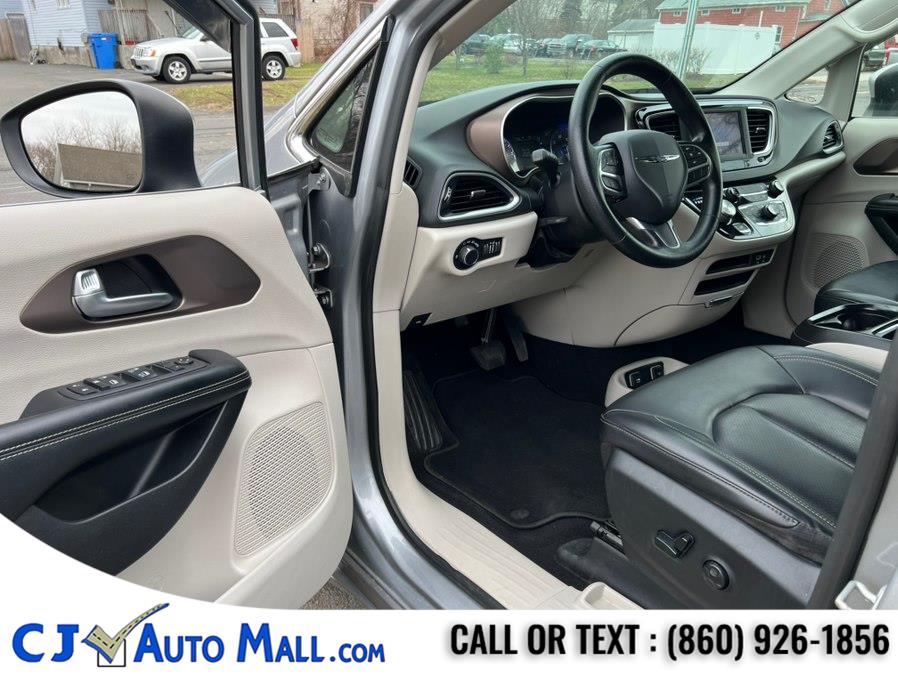 2020 Chrysler Voyager LXI - Photo 13