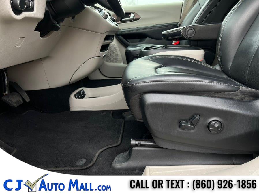 2020 Chrysler Voyager LXI - Photo 15