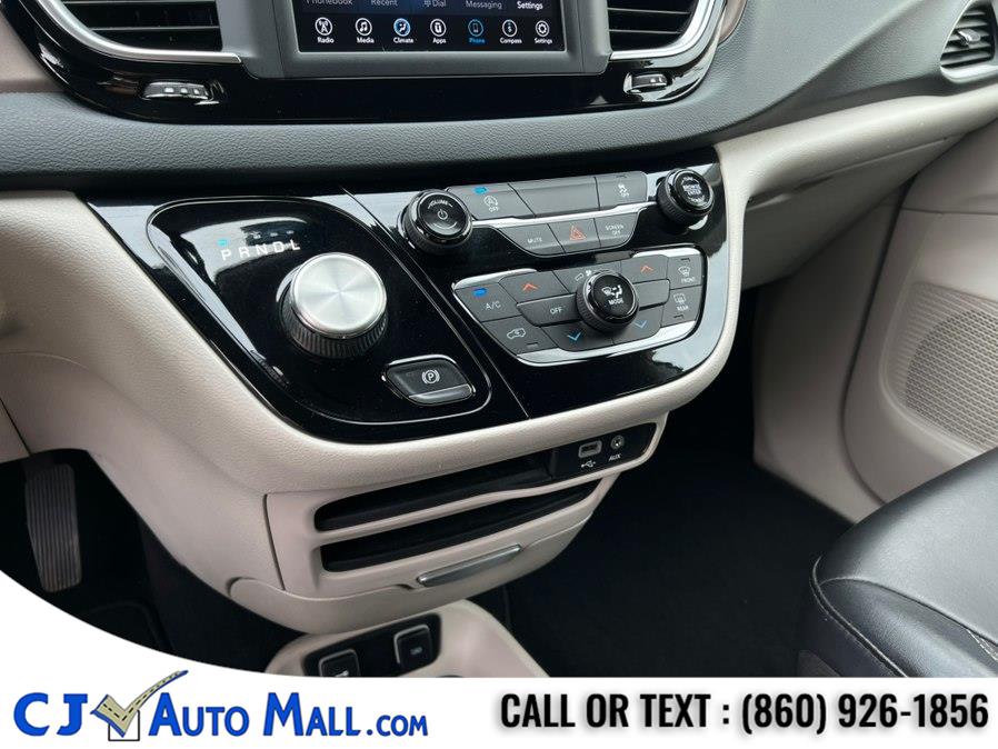 2020 Chrysler Voyager LXI - Photo 24