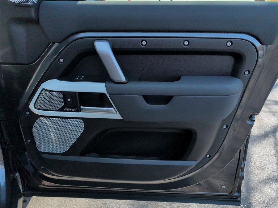 2023 Land Rover Defender X-Dynamic SE - Photo 30