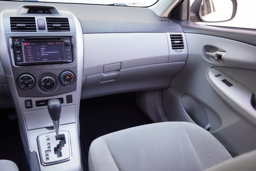 2013 Toyota Corolla LE - Photo 11