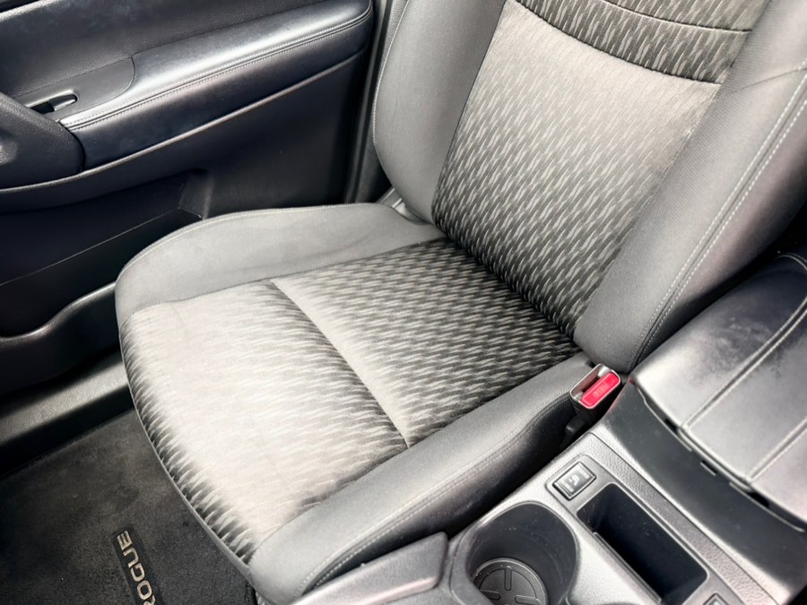 2017 Nissan Rogue SV - Photo 33