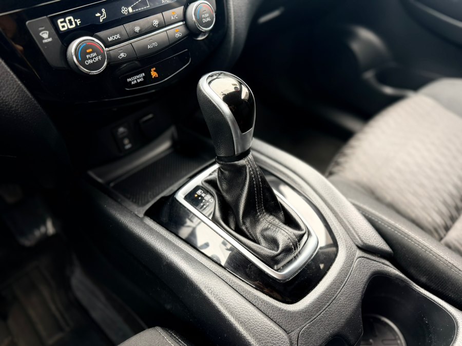 2017 Nissan Rogue SV - Photo 25