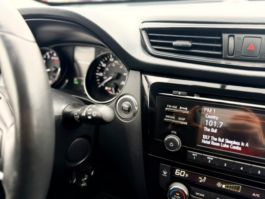 2017 Nissan Rogue SV - Photo 21