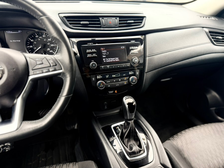 2017 Nissan Rogue SV - Photo 19