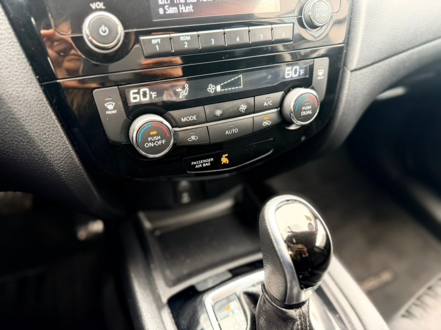 2017 Nissan Rogue SV - Photo 24