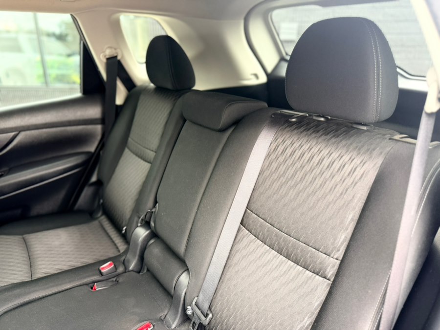 2017 Nissan Rogue SV - Photo 40