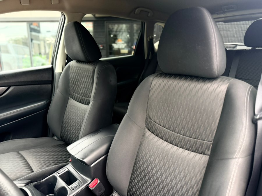 2017 Nissan Rogue SV - Photo 29