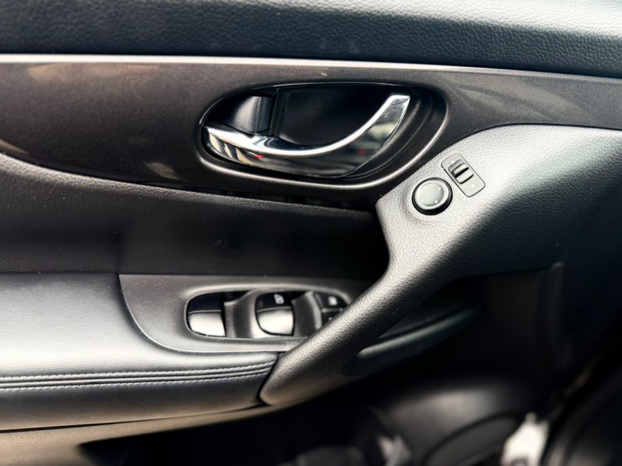 2017 Nissan Rogue SV - Photo 45