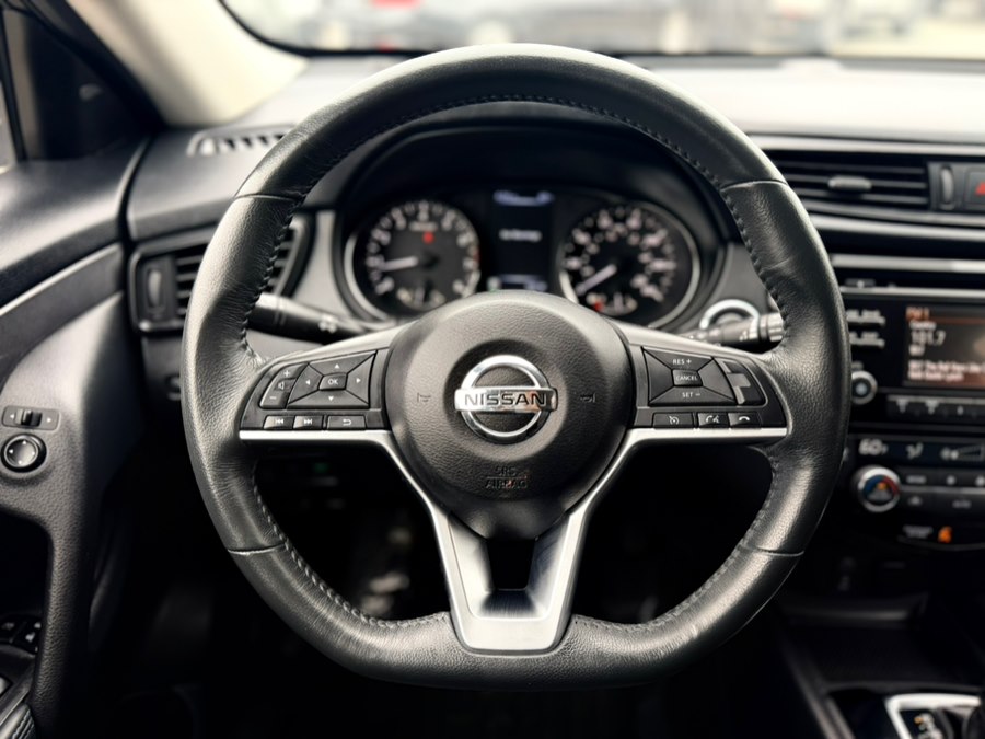 2017 Nissan Rogue SV - Photo 13